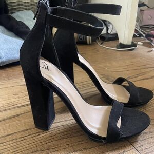 Windsor Women's Black Courts